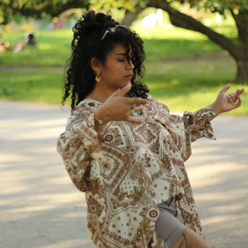 Danseuse queer Genesis en performance